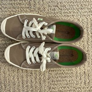 Cariuma Sand Canvas Sneakers